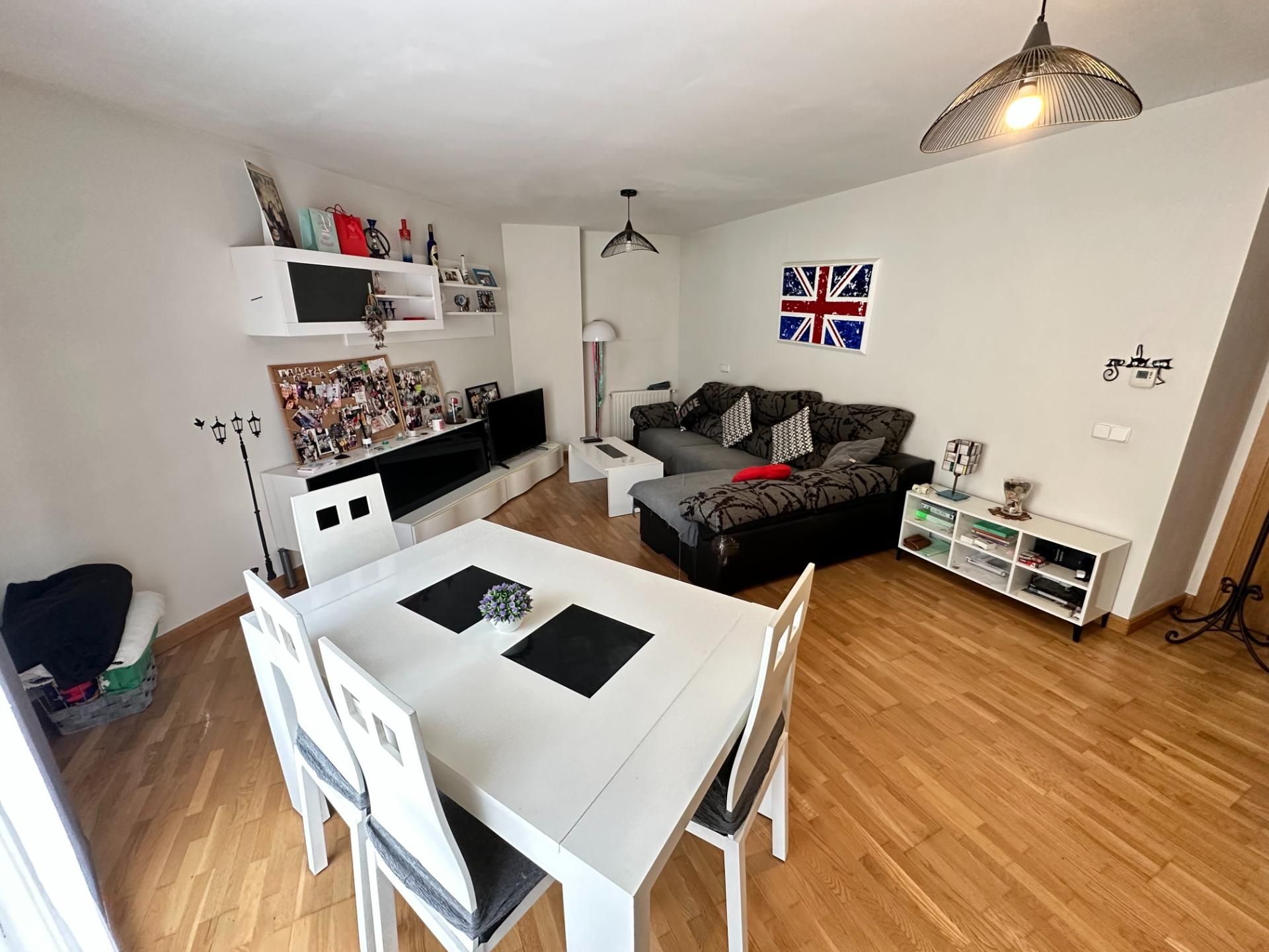 Sala d'estar de Pis en venda en Cuenca Capital amb Calefacció, Traster i Balcó