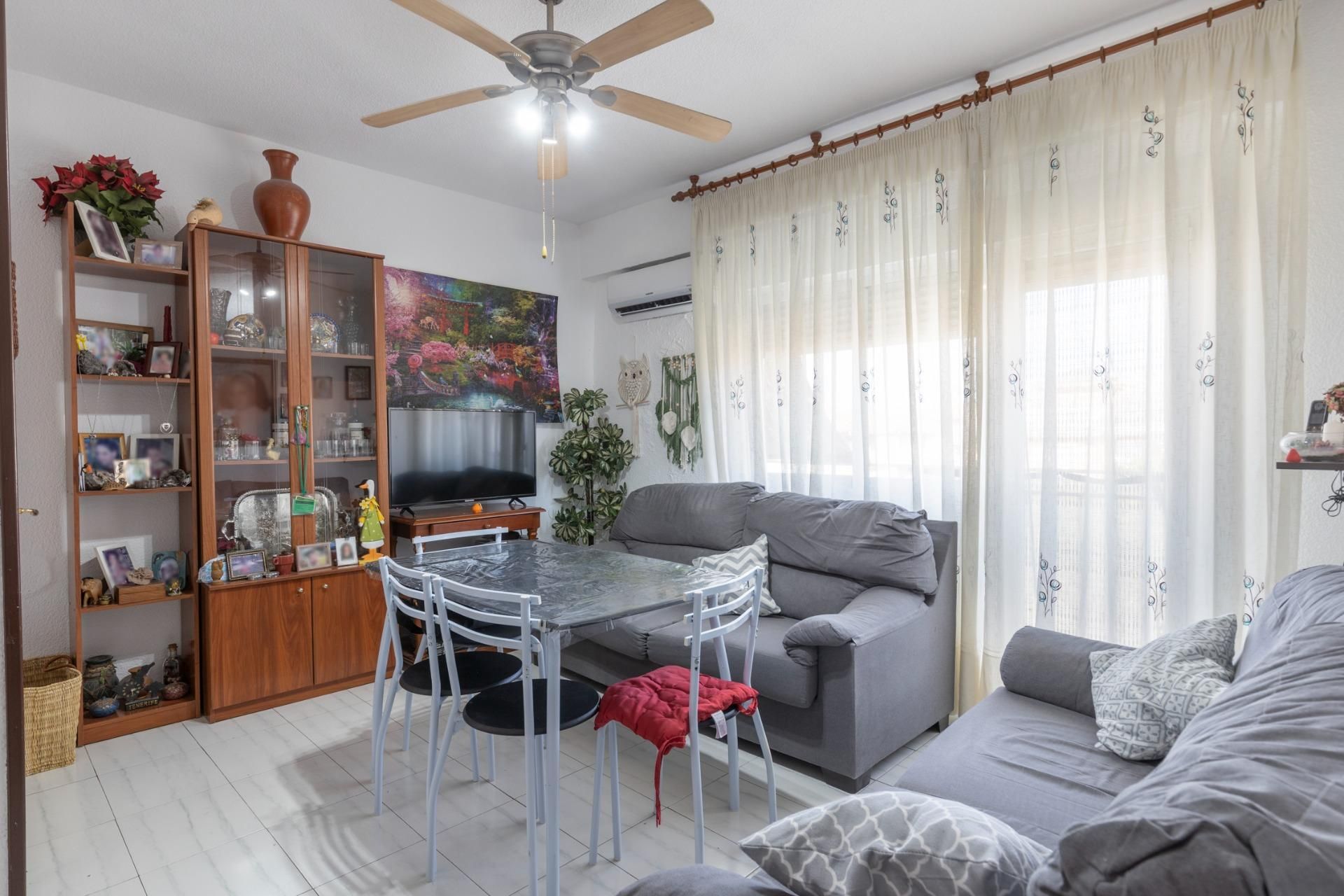 Wohnzimmer von Wohnung zum verkauf in Peligros mit Balkon