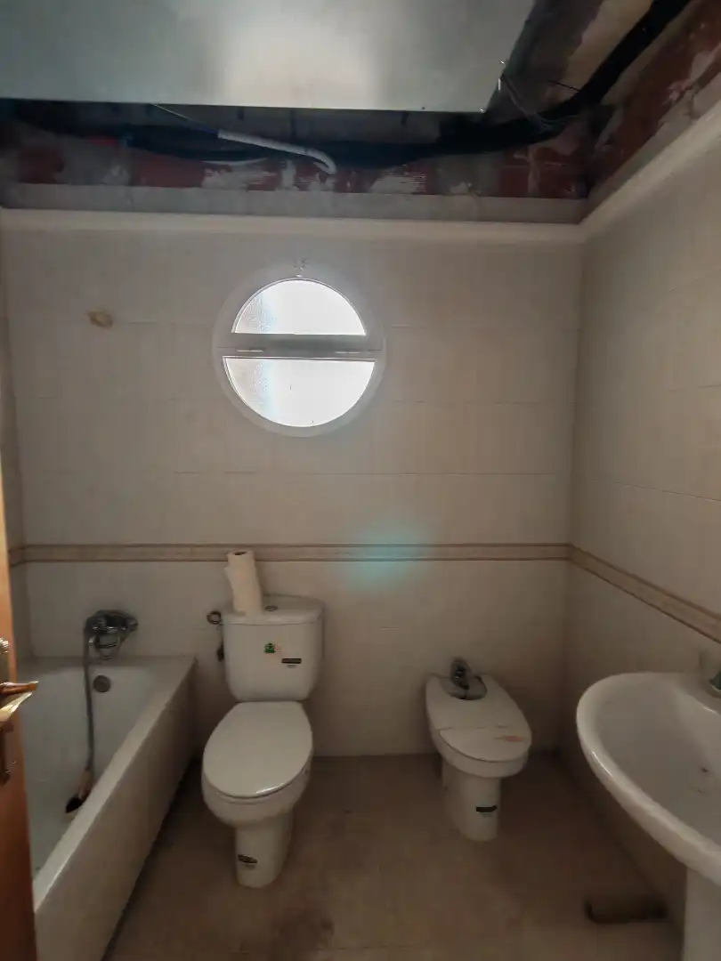 Badezimmer von Dachboden zum Verkauf in Elche / Elx mit Klimaanlage, Parkett und Terrasse