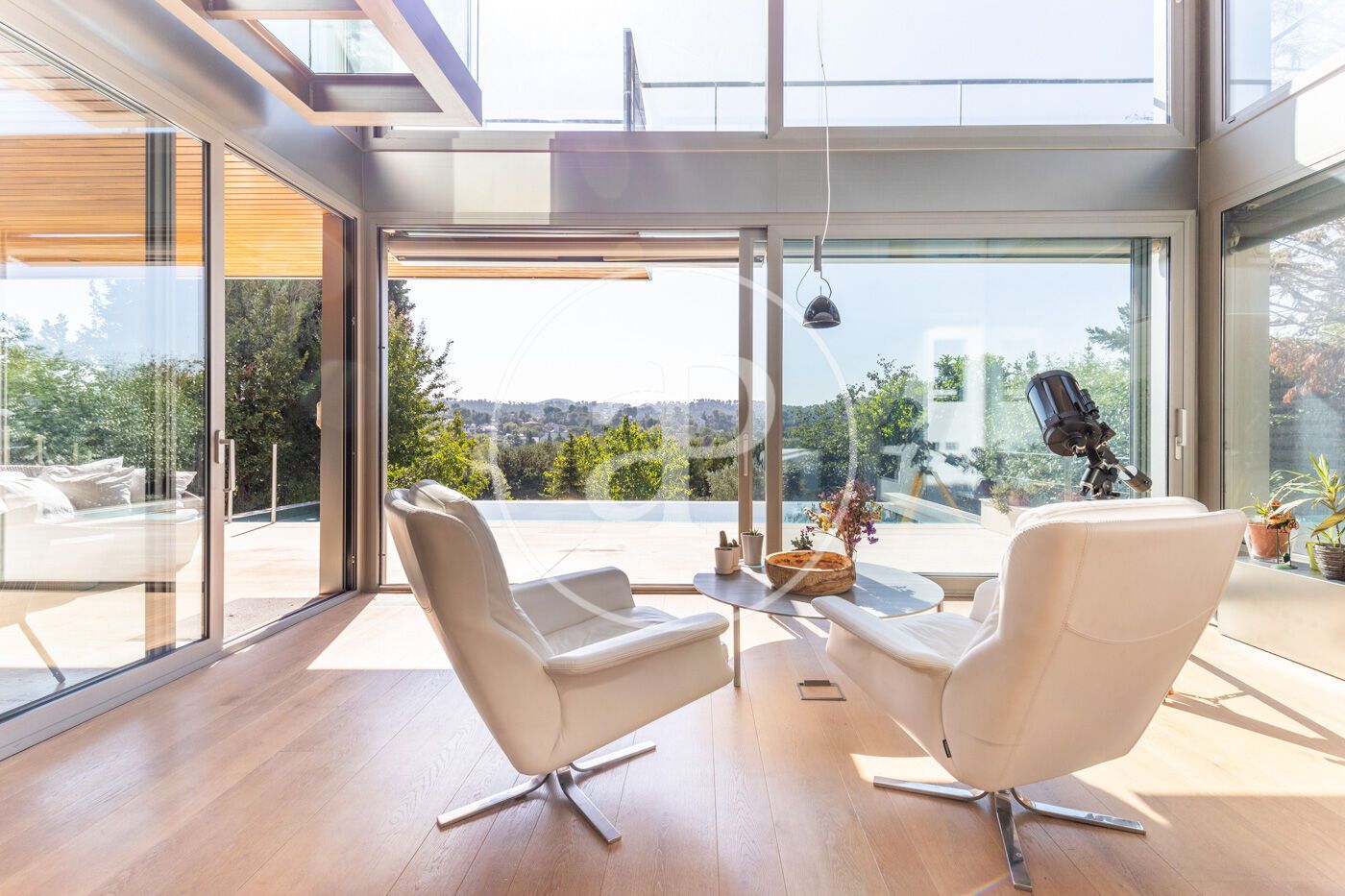 Sala d'estar de Casa o xalet en venda en Sant Cugat del Vallès amb Aire condicionat, Calefacció i Jardí privat