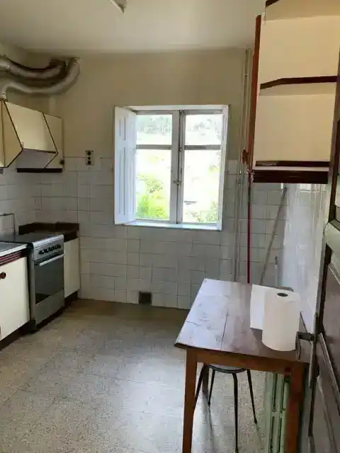Cuina de Casa o xalet en venda en Pontevedra Capital  amb Calefacció, Jardí privat i Traster