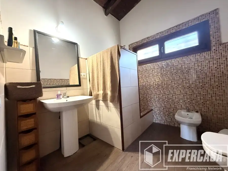 Bany de Casa o xalet en venda en Pedralba amb Calefacció i Terrassa