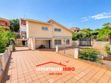 Casa con giardino in vendita a Palau-solità i Plegamans