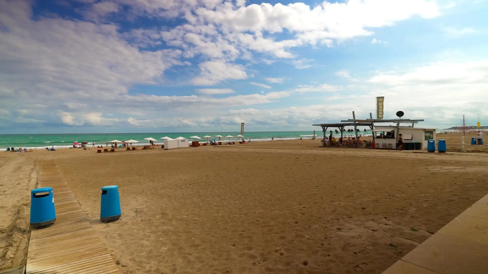 Vista exterior de Planta baja en venta en El Campello con Aire acondicionado, Calefacción y Jardín privado