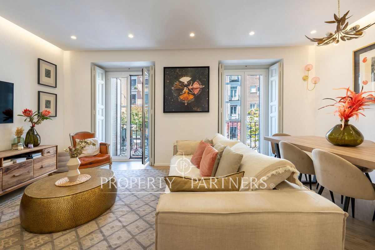 Exterior view of Apartment for sale in  Madrid Capital  with Air Conditioner and Heating