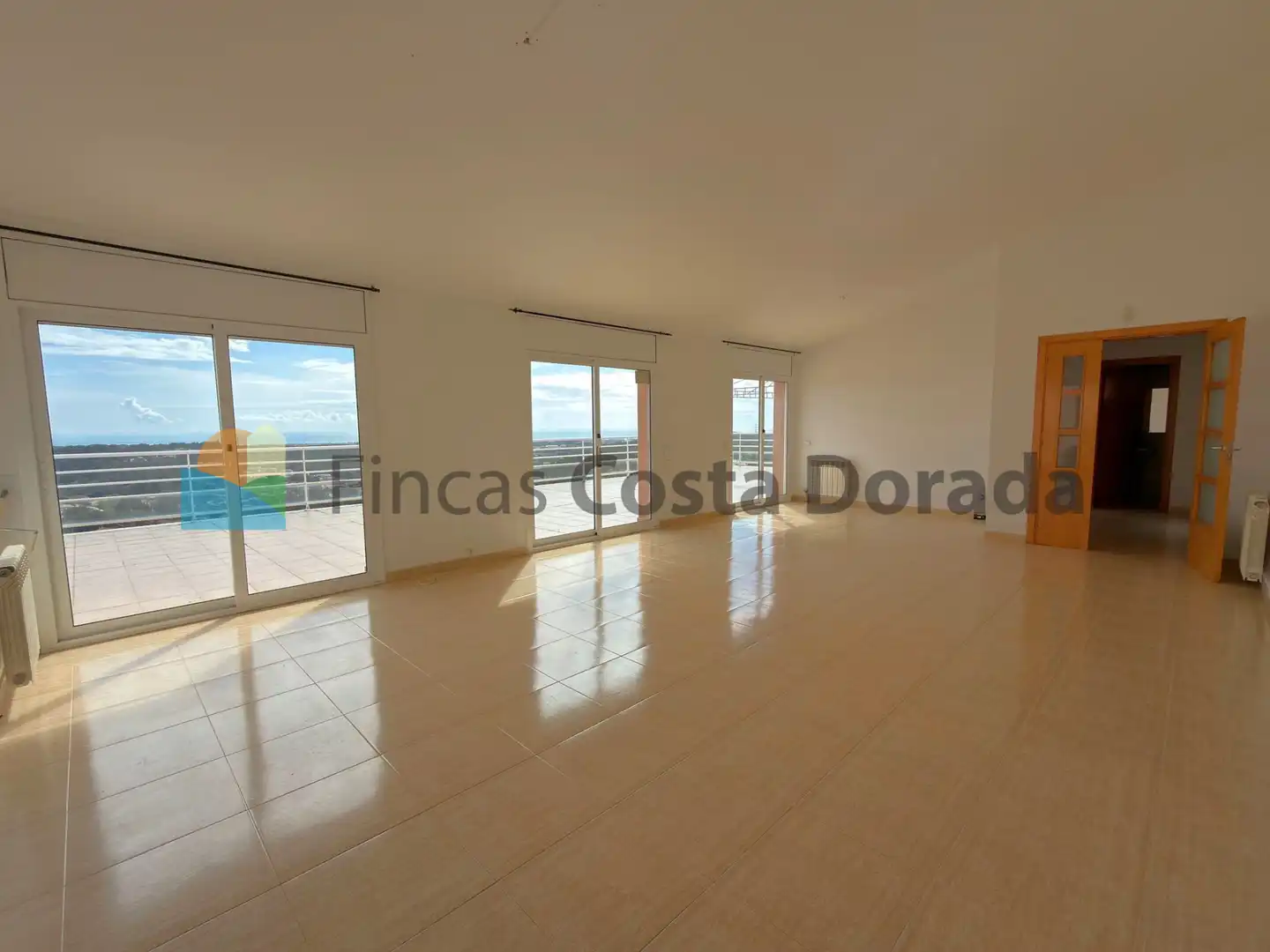 Sala d'estar de Casa o xalet en venda en Cubelles amb Aire condicionat, Calefacció i Jardí privat