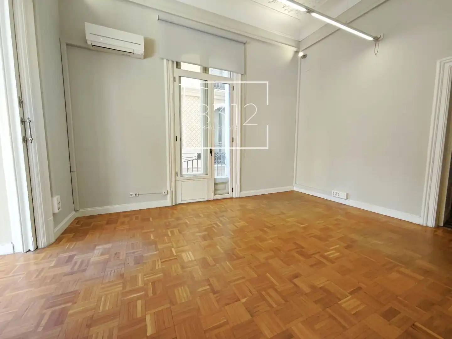Habitación de Oficina de alquiler en Barcelona con Aire acondicionado, Calefacción y Trastero