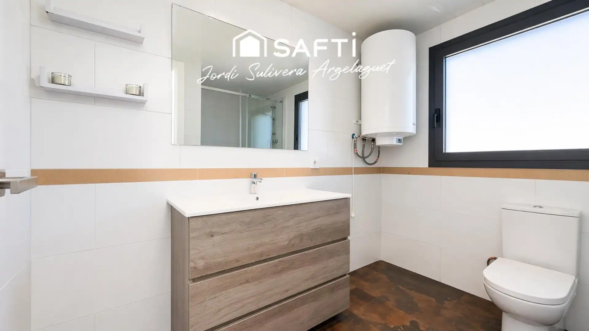Baño de Casa adosada en venta en L'Escala con Aire acondicionado, Terraza y Balcón