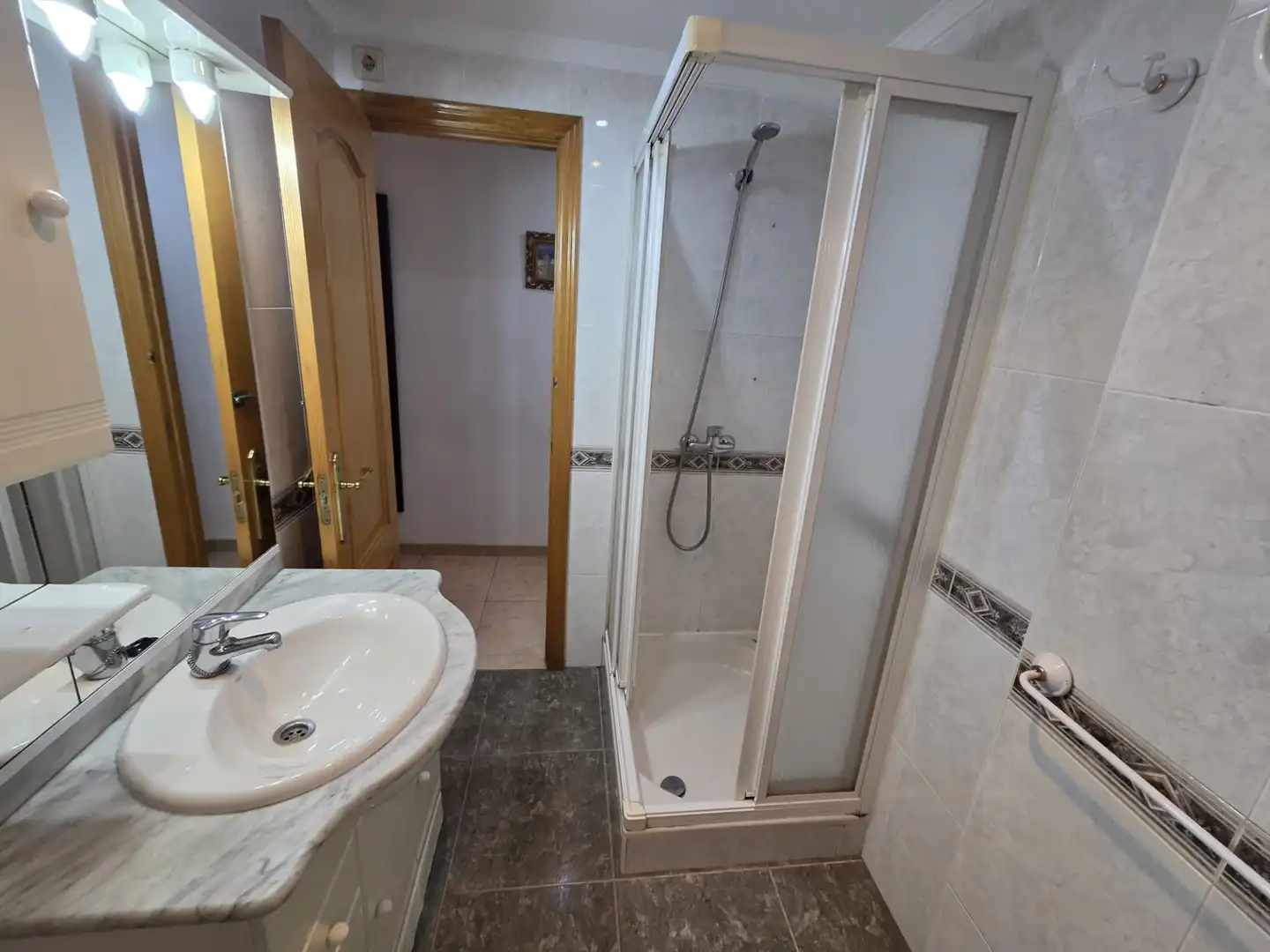 Bathroom of Flat for rent in Granada  with Furnished, Oven and Washing machine