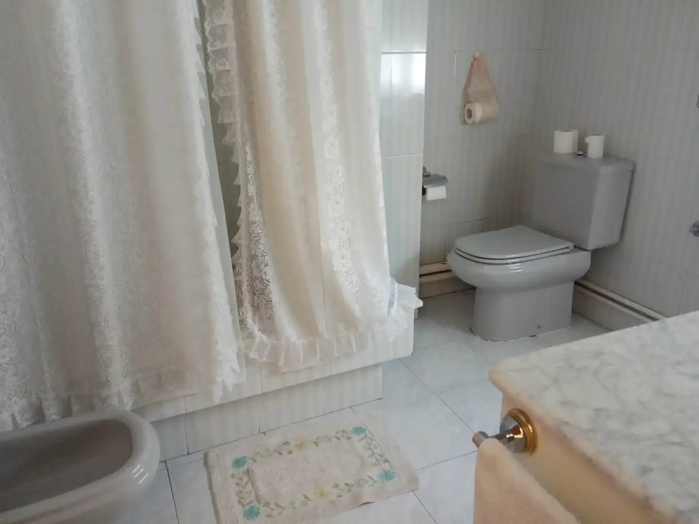 Baño de Casa o chalet en venta en Ourense Capital  con Calefacción, Jardín privado y Terraza