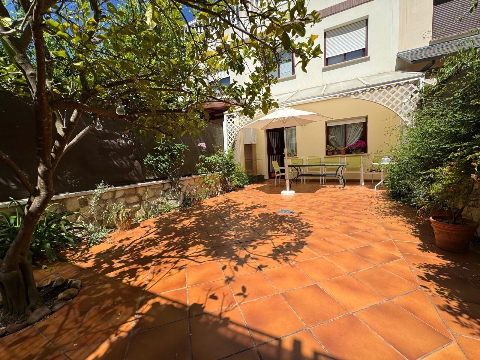 Garden of Single-family semi-detached for sale in Badajoz Capital  with Air Conditioner, Heating and Private garden