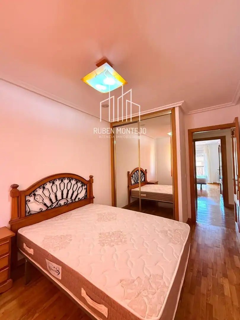 Bedroom of Flat for rent in Salamanca  with Heating, Parquet flooring and Terrace