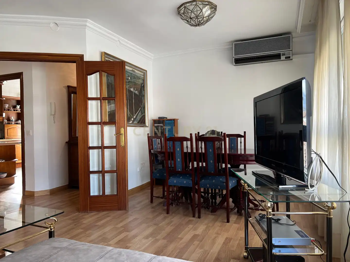 Menjador de Apartament de lloguer en Granada amb Aire condicionat, Moblat i Forn