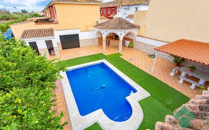 Piscina de Casa o xalet en venda en Algeciras amb Aire condicionat, Jardí privat i Piscina