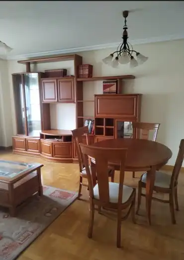 Sala d'estar de Pis en venda en Gijón  amb Calefacció, Parquet i Traster