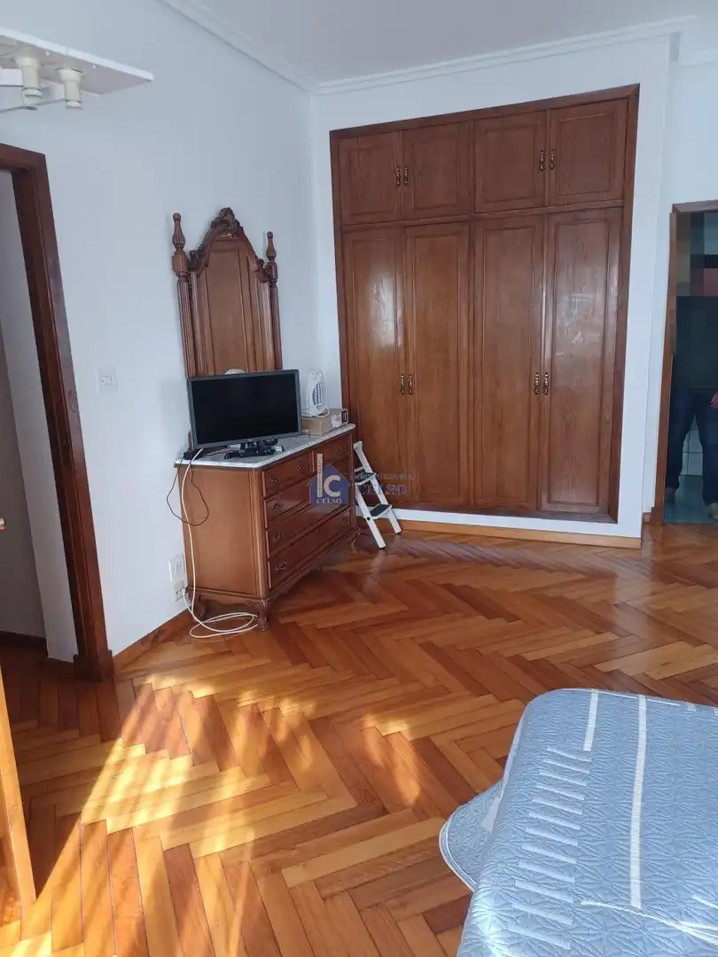 Habitación de Casa o chalet en venta en Ourense Capital  con Calefacción, Jardín privado y Amueblado
