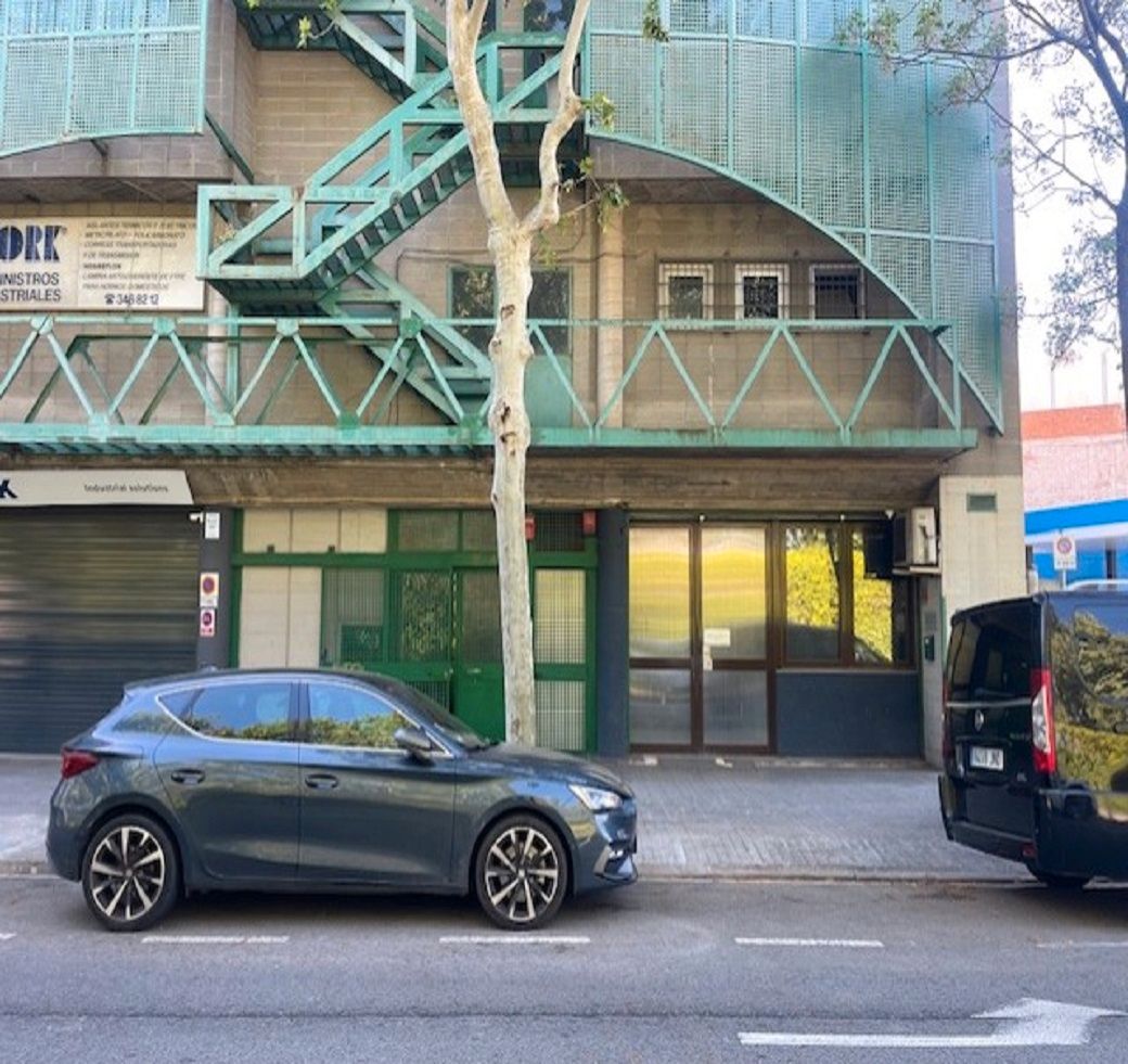 Exterior view of Industrial buildings for sale in  Barcelona Capital  with Alarm
