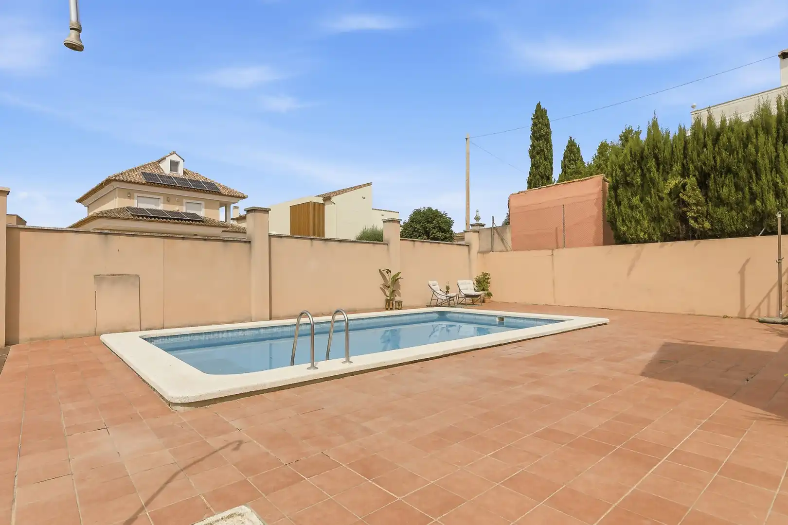 Piscina de Casa adosada en venta en Navajas con Aire acondicionado, Calefacción y Jardín privado