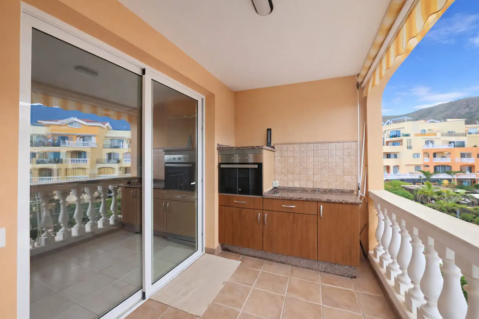 Cocina de Apartamento en venta en Arona con Terraza, Amueblado y Horno