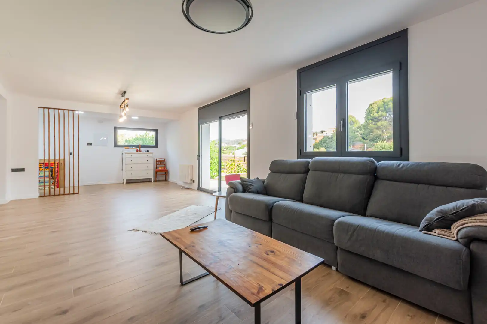 Sala d'estar de Casa o xalet en venda en Terrassa amb Aire condicionat, Calefacció i Jardí privat