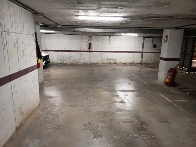 Parkplatz von Garage zum Verkauf in Esparreguera