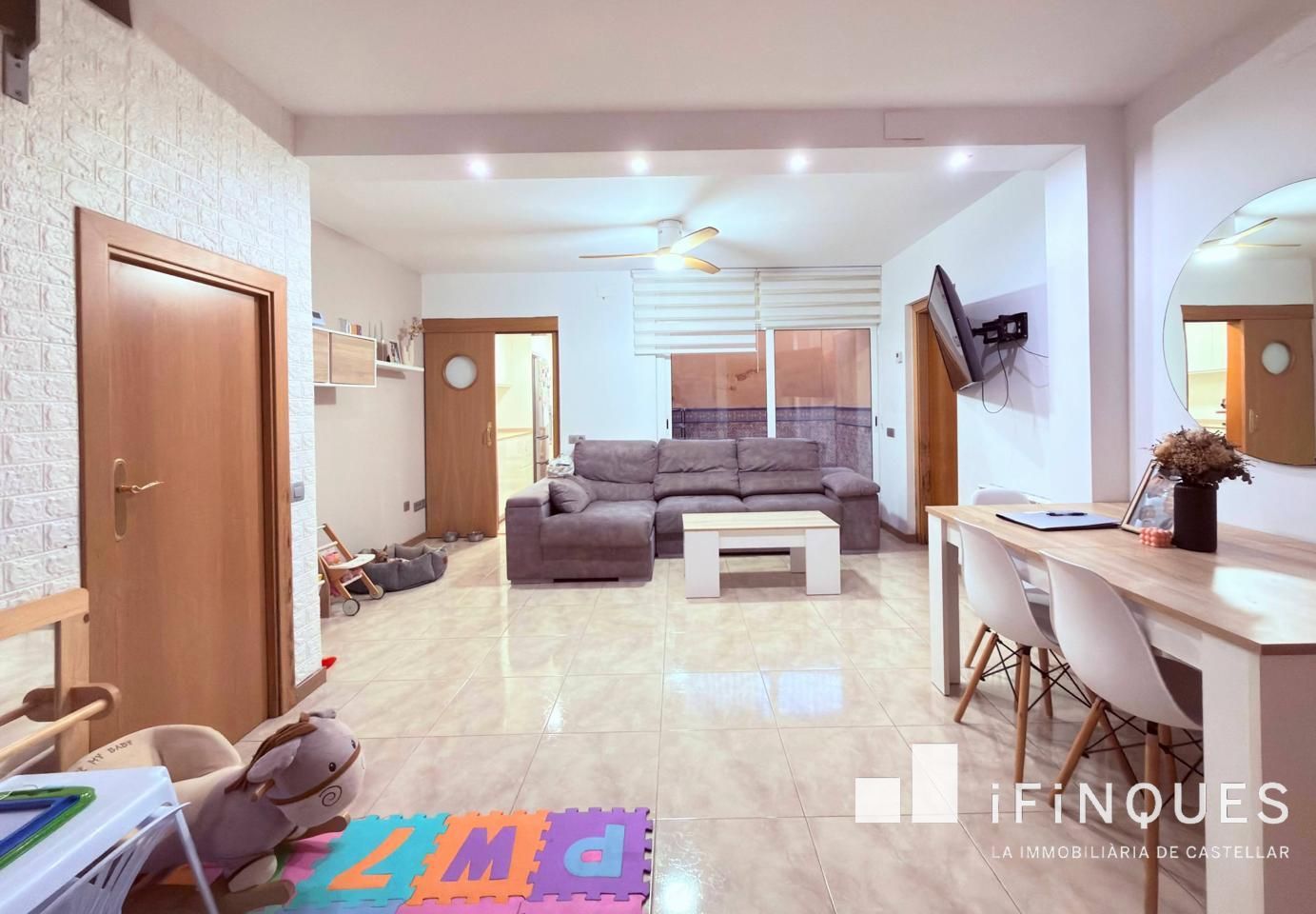 Living room of House or chalet for sale in Terrassa  with Air Conditioner, Heating and Parquet flooring