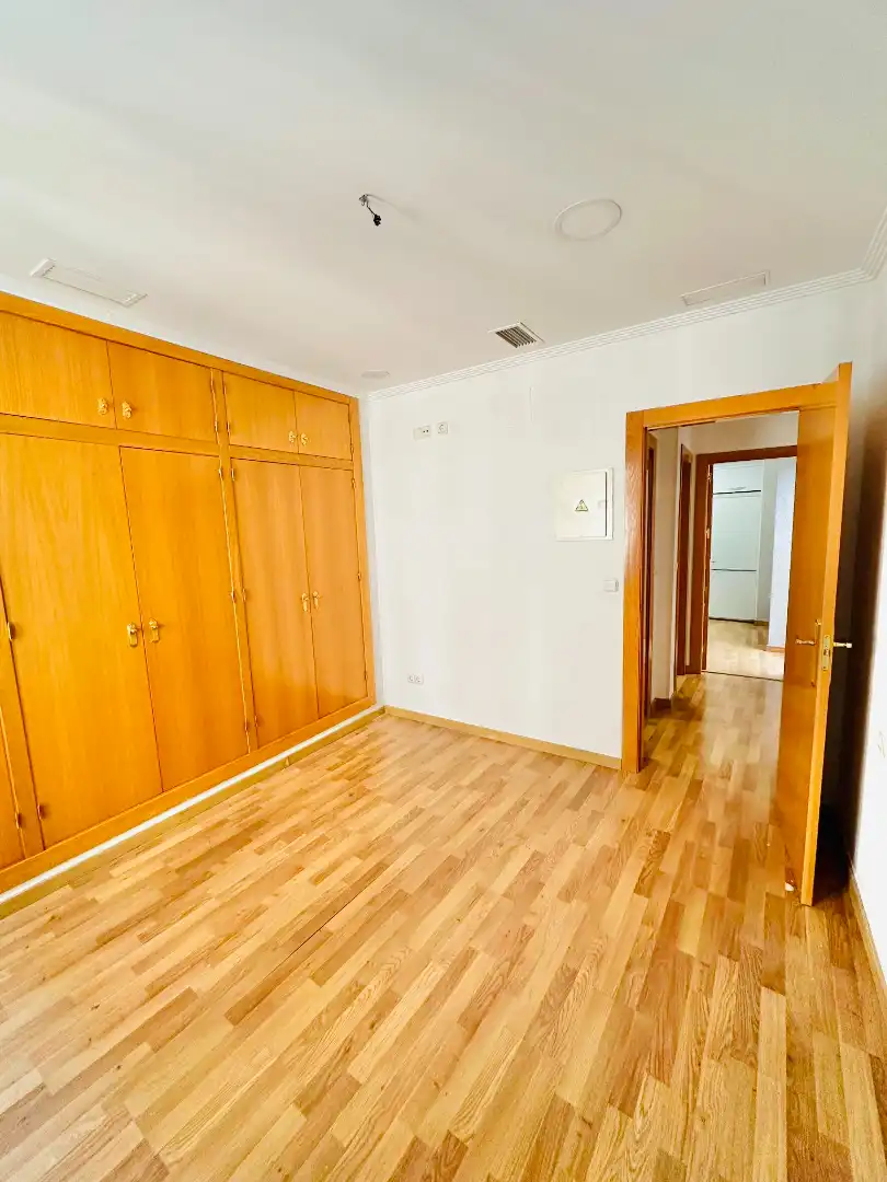 Bedroom of Flat for rent in Granada  with Air Conditioner, Heating and Parquet flooring