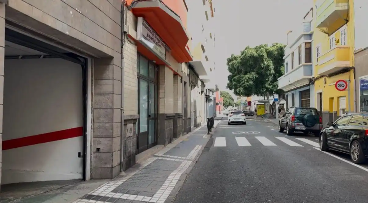 Vista exterior de Garatge en venda en Las Palmas de Gran Canaria