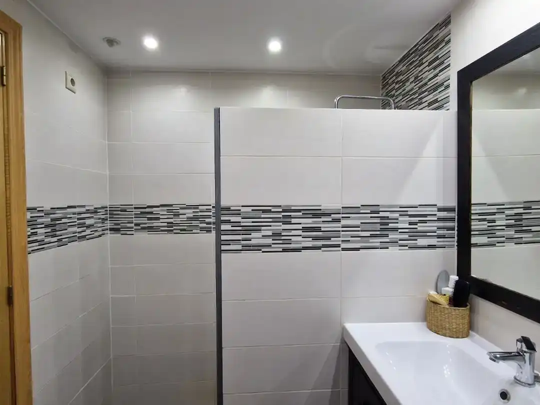 Bathroom of Flat for sale in Benalmádena  with Air Conditioner and Swimming Pool