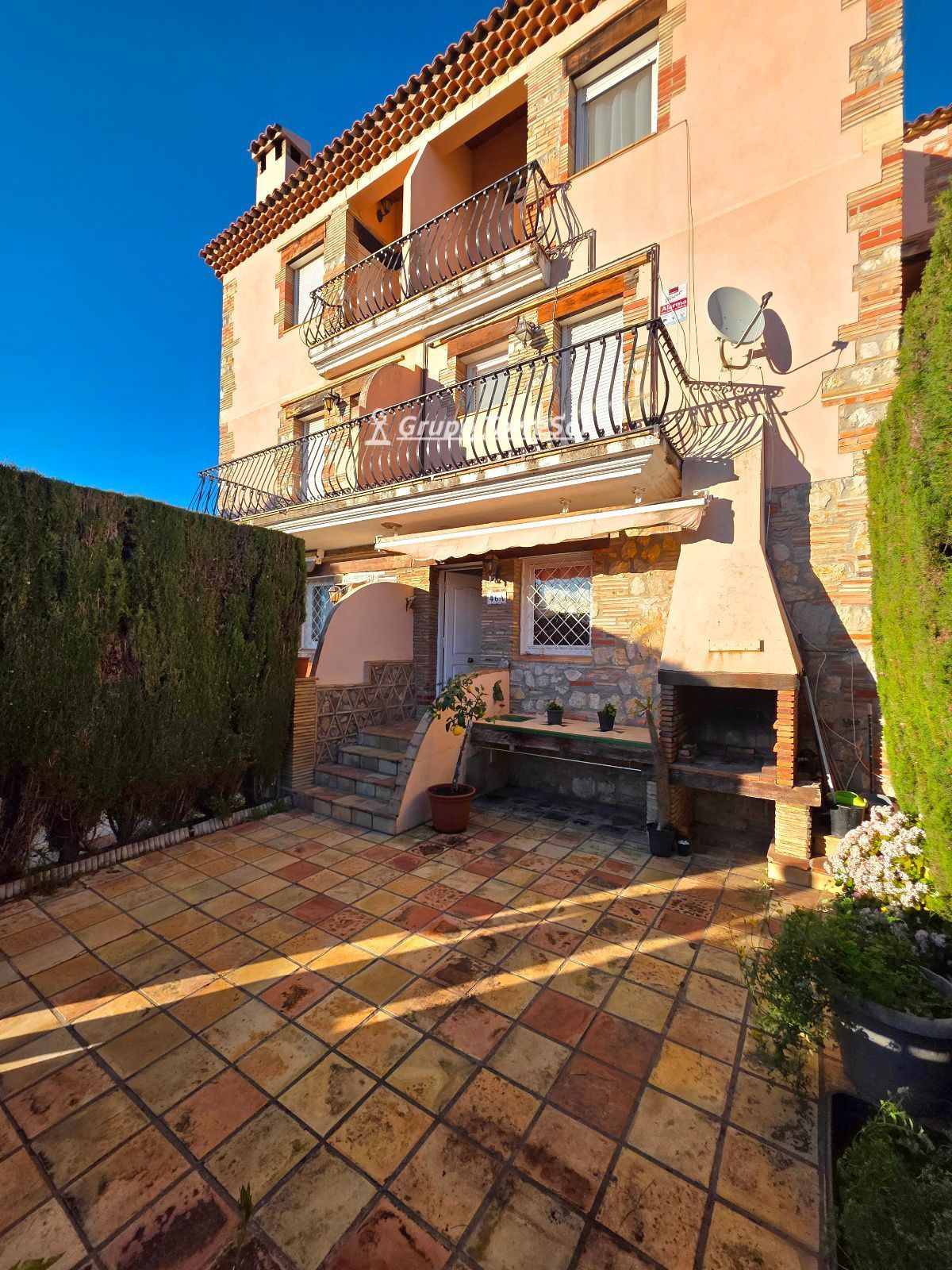 Vista exterior de Casa adosada en venda en Creixell amb Terrassa, Traster i Forn