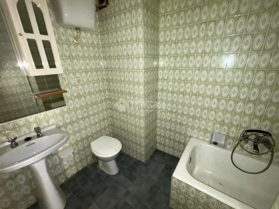 Bathroom of Flat for sale in Medina del Campo  with Terrace and Balcony