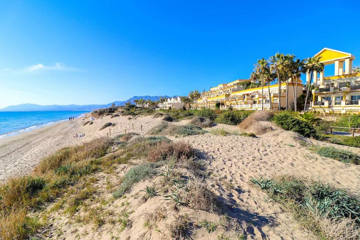 Vista exterior de Apartament en venda en Marbella amb Piscina comunitària