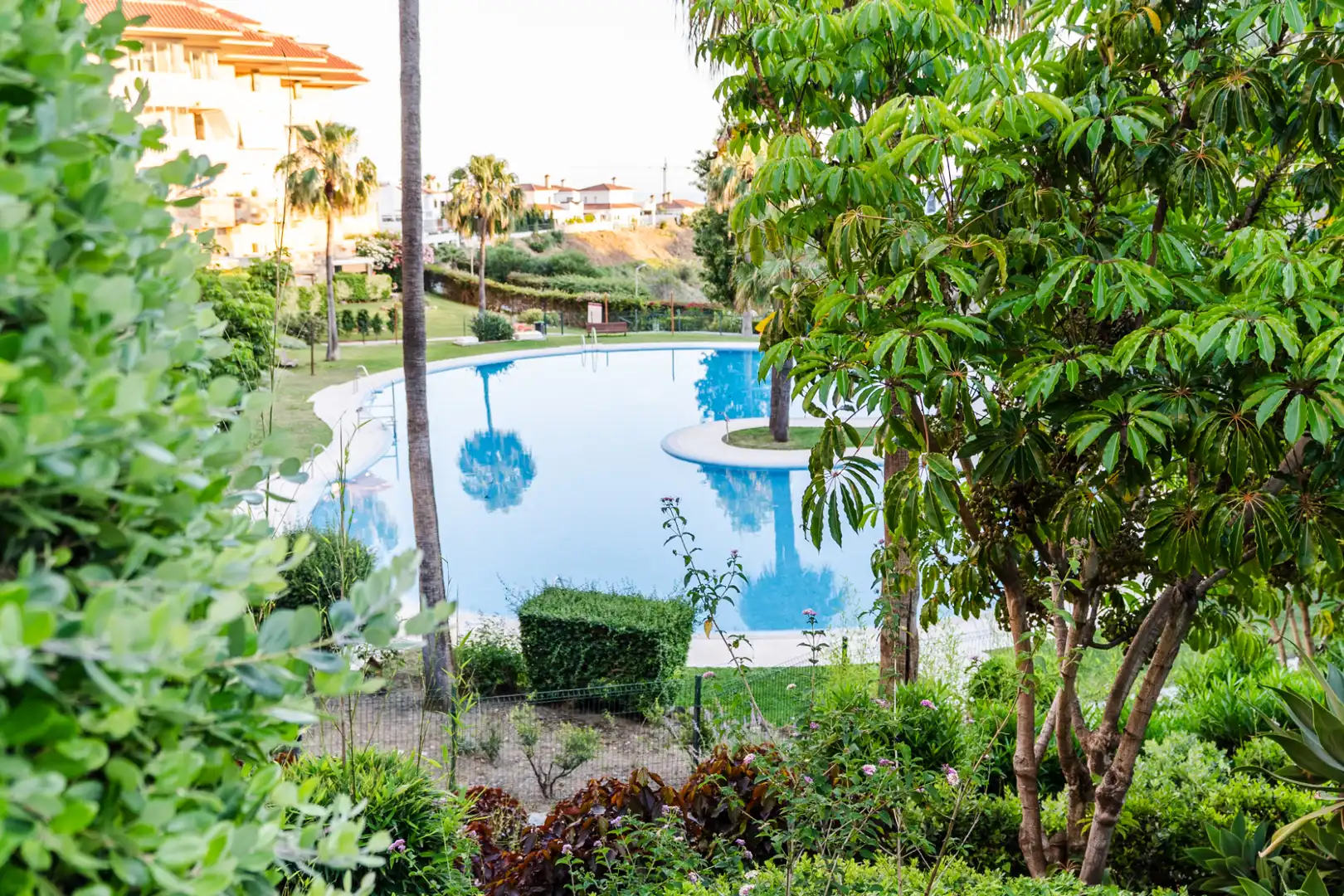 Piscina de Pis en venda en Fuengirola amb Aire condicionat, Calefacció i Jardí privat