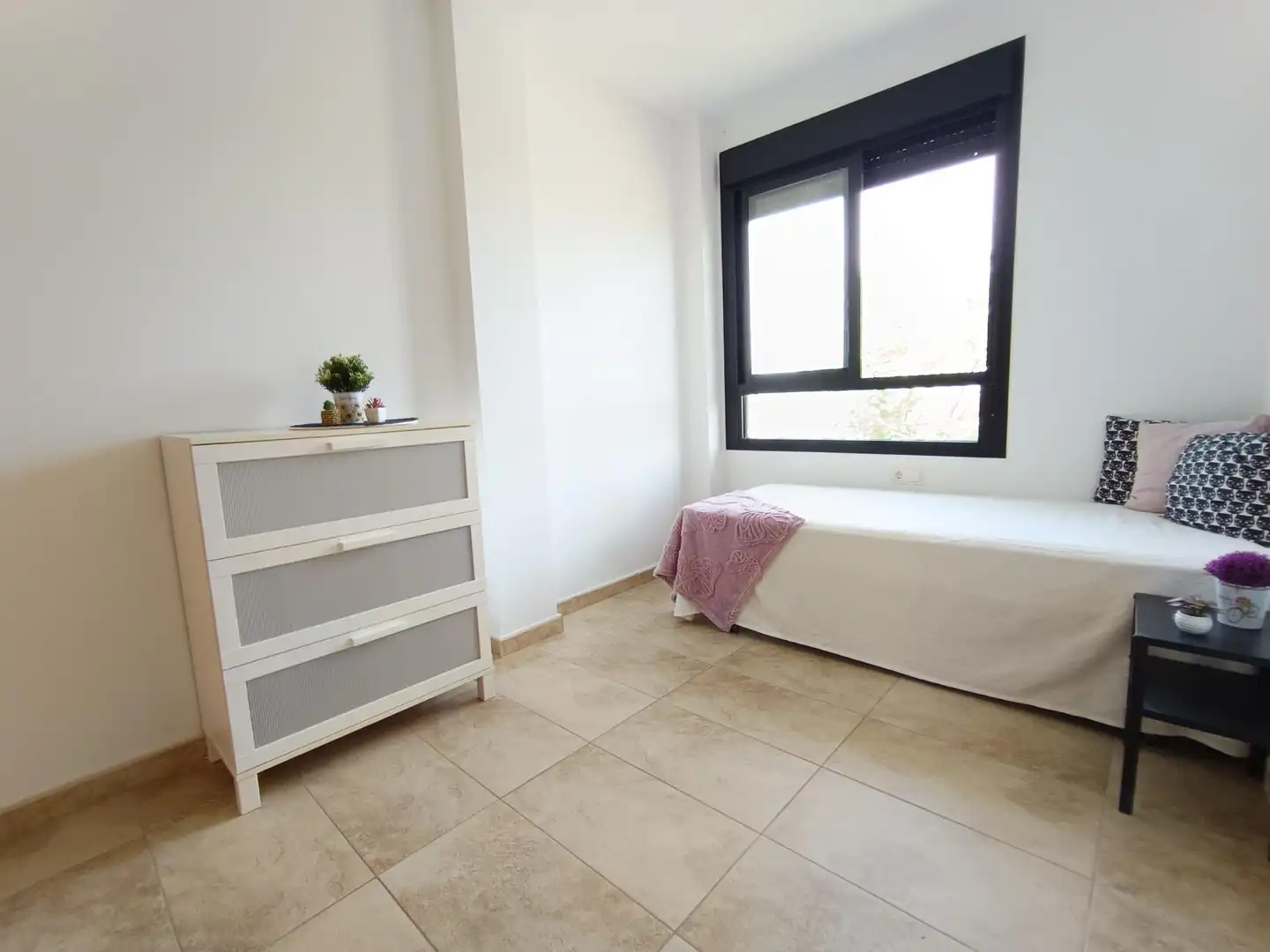 Habitación de Casa adosada en venta en Molina de Segura con Aire acondicionado, Calefacción y Jardín privado