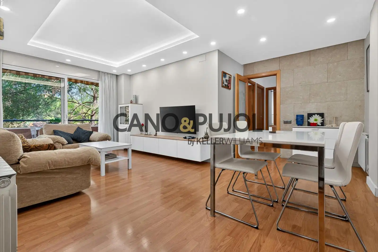 Sala d'estar de Pis en venda en Rubí amb Aire condicionat, Calefacció i Jardí privat