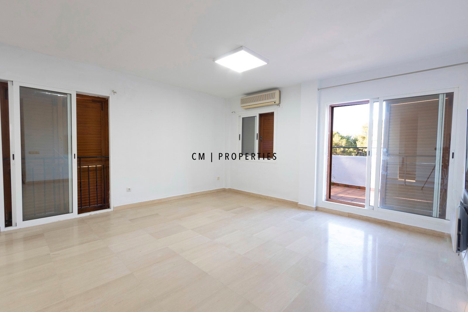 Vista exterior de Casa adosada en venda en Chiva amb Aire condicionat, Calefacció i Terrassa