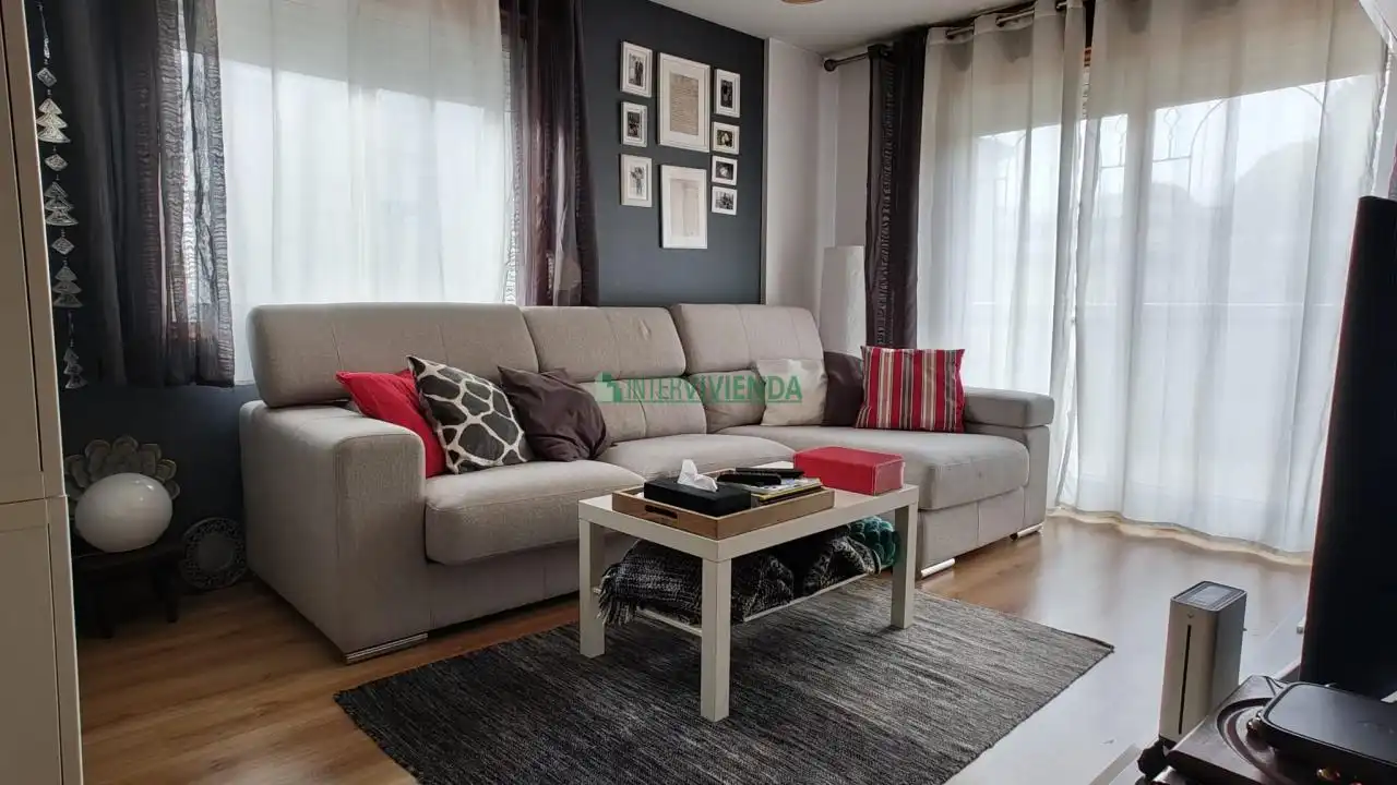 Sala de estar de Casa adosada en venta en Vigo  con Calefacción, Terraza y Trastero