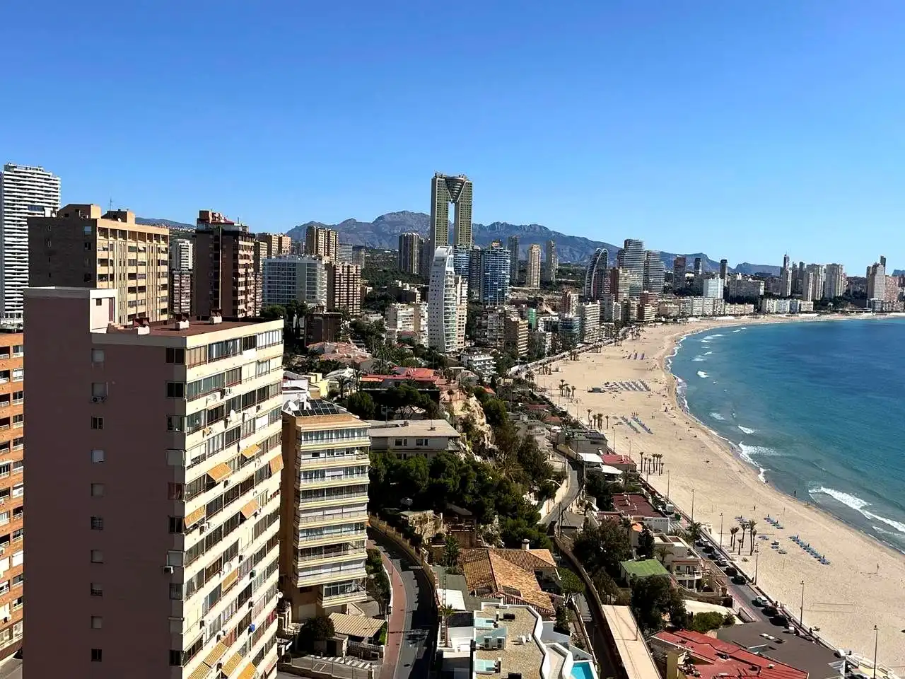 Vista exterior de Ático en venta en Benidorm con Aire acondicionado, Terraza y Piscina comunitaria