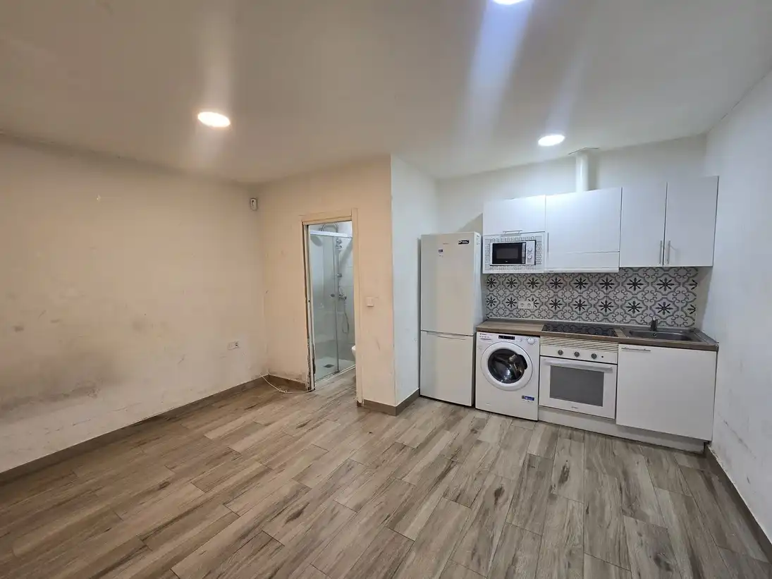 Cocina de Estudio en venta en Madrid con Horno y Lavadora