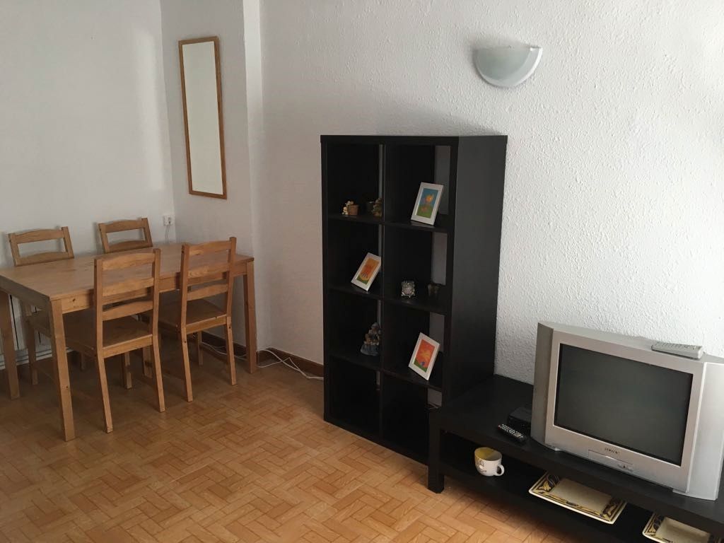 Sala d'estar de Pis de lloguer en  Zaragoza Capital amb Calefacció, Moblat i Forn