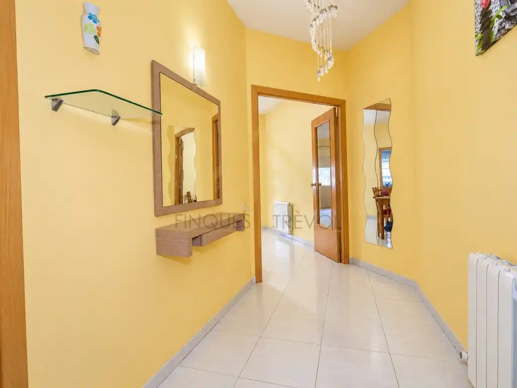 Bajo con ascensor en venta en Tona