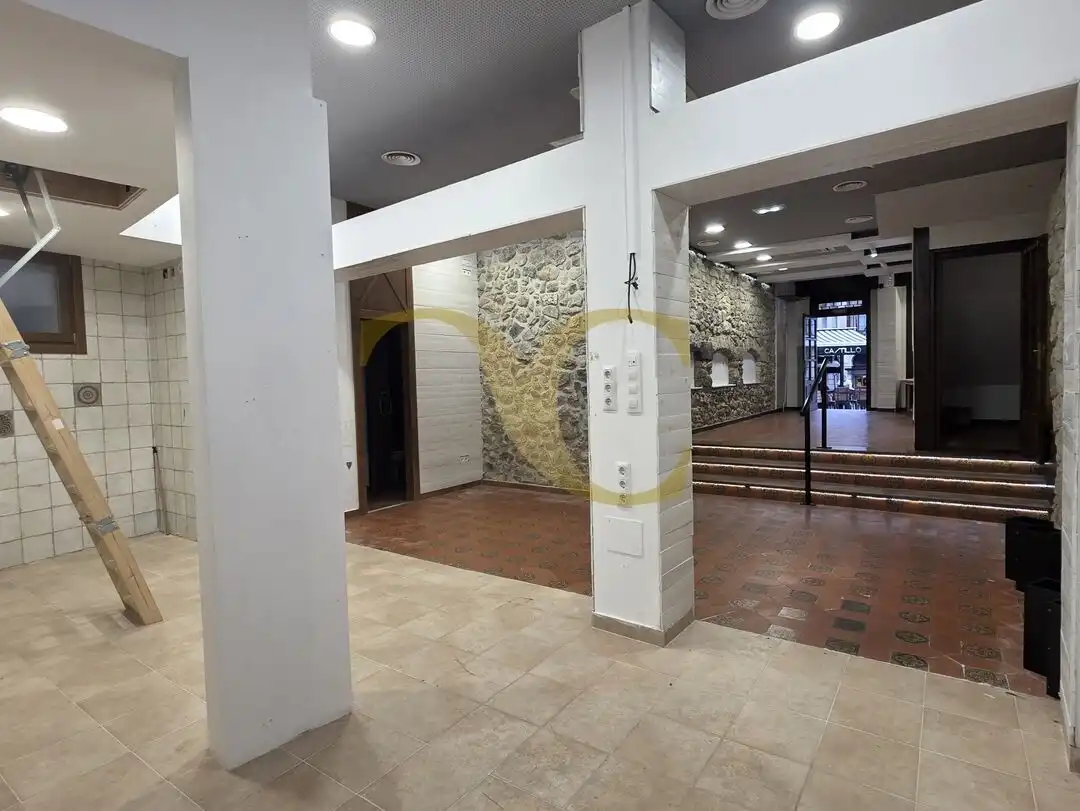 Commercial properties for rent in Llanes  with Air Conditioner