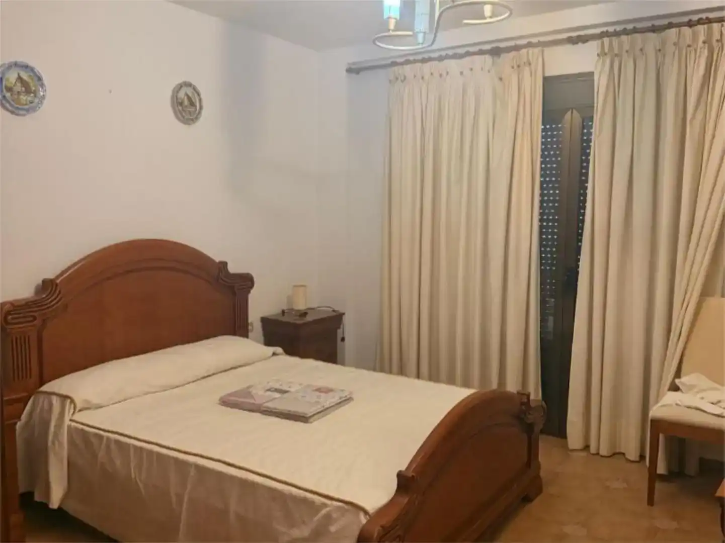 Habitación de Piso en venta en Escatrón con Aire acondicionado, Amueblado y Balcón