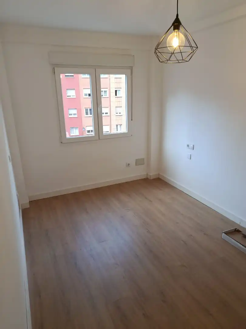 Dormitori de Pis en venda en Avilés amb Parquet, Terrassa i Forn