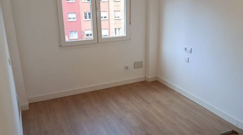 Foto 5 de Piso en venta en Plaza de la Hispanidad, Villalegre - La Luz, Avilés