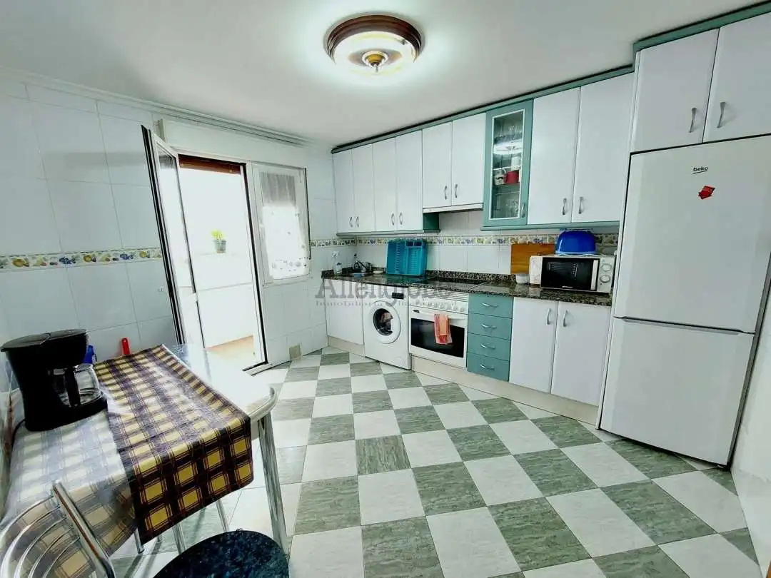 Kitchen of Flat for rent in Oviedo   with Heating and Terrace