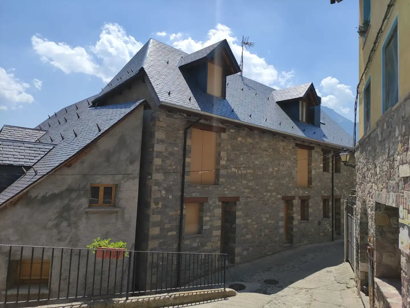 Vista exterior de Casa o xalet en venda en Gistaín amb Traster