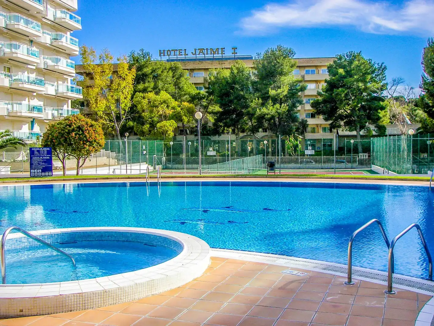 Piscina de Piso en venta en Salou con Aire acondicionado, Jardín privado y Terraza