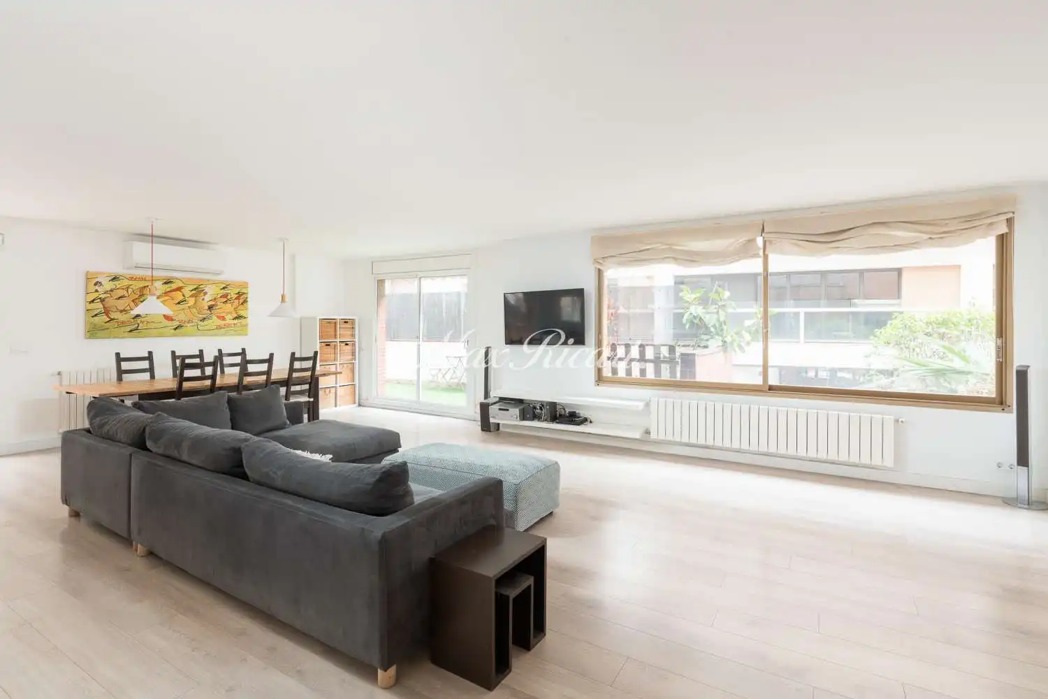 Außenansicht von Wohnung zum Verkauf in Barcelona mit Klimaanlage, Heizung und Terrasse