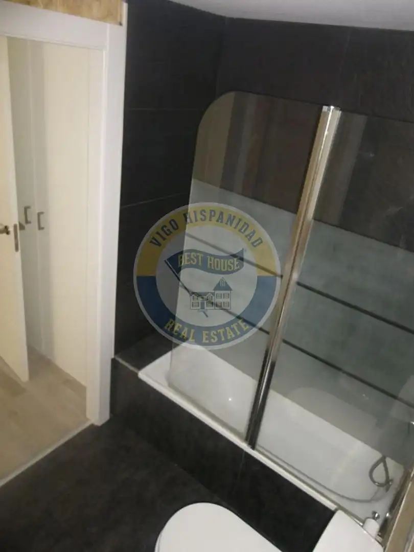Bany de Pis de lloguer en Vigo  amb Calefacció i Moblat
